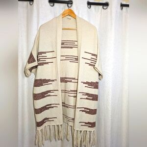 Short sleeved fringed sweater